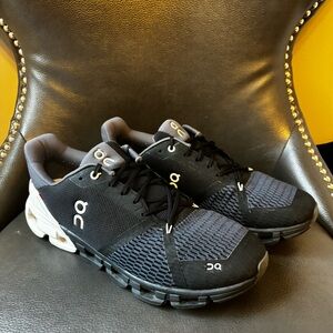 On Cloudflyer Men’s Size 11.5